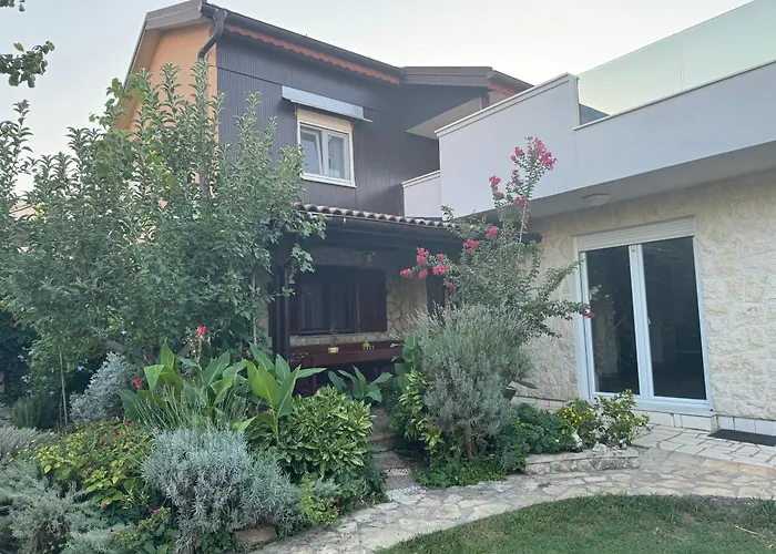 Holiday House K&K