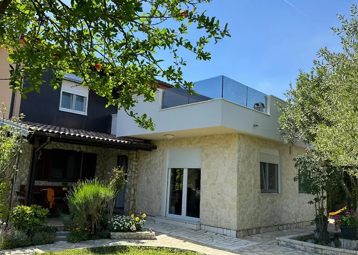 Holiday House K&K